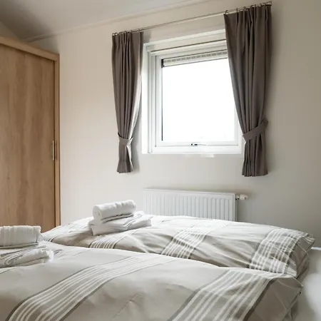 Bis Sechs Personen Ohne Hund * Norden